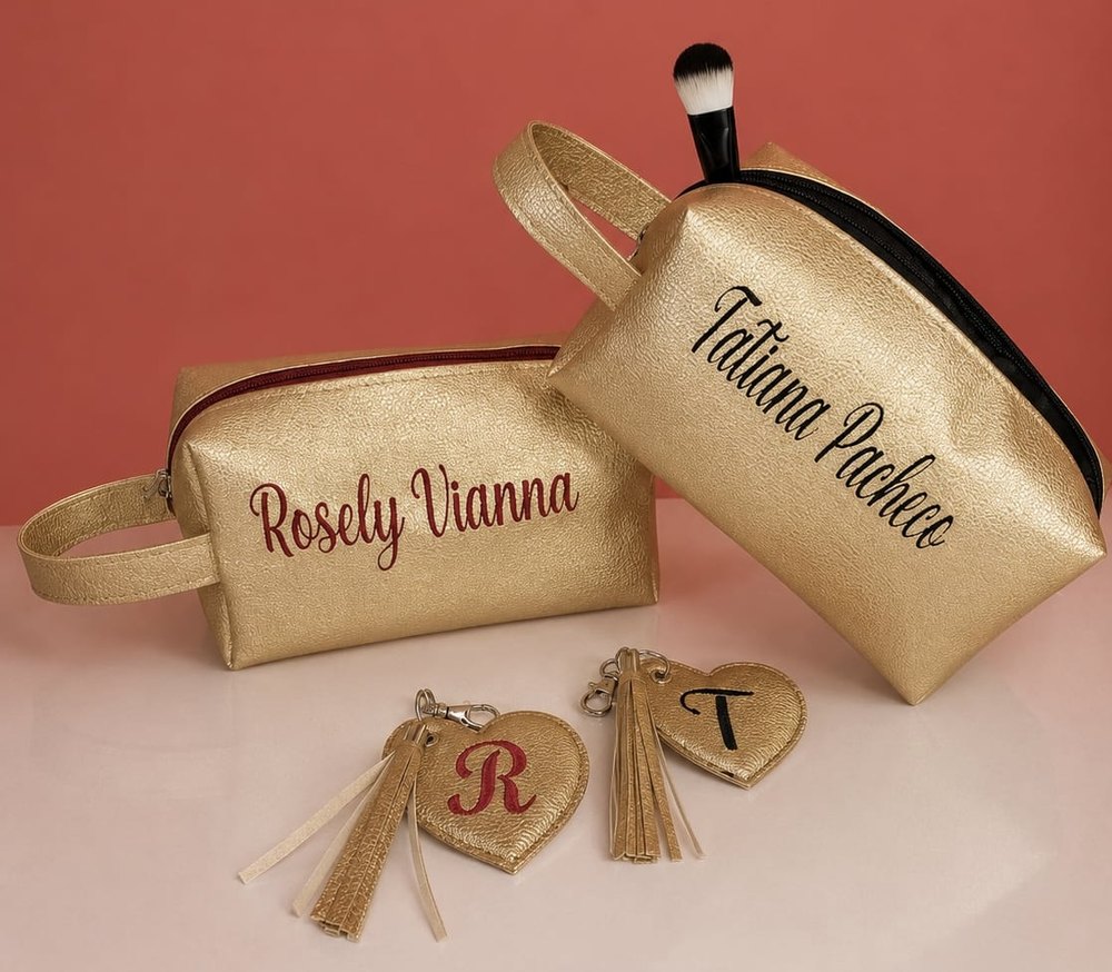 Necessaires personalizadas Lene Mimos com nome bordado em dourado - oferta de atacado